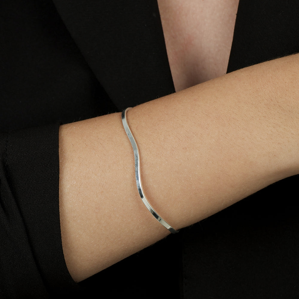 Pulseira Bracelete Ondulado em Prata 925